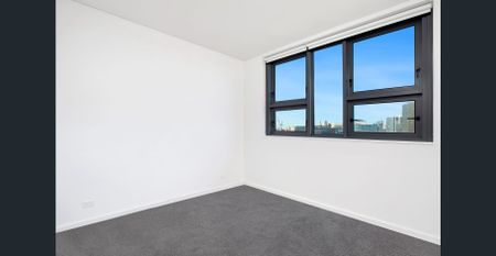 Spacious Apartment with Study Nook & Harbour Lifestyle - Photo 2