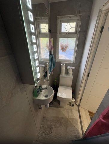 Room in a Shared House, Ozolins Way, E16 - Photo 4