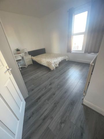 3 Bed End Terrace, Sharrow Street, S11 - Photo 2