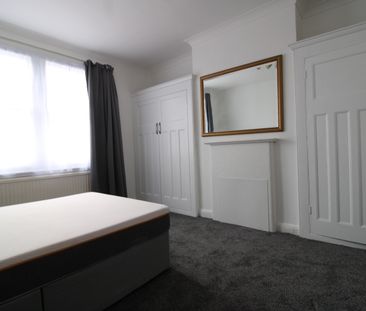 4 Bed End Terrace, Lammermoor Road, SW12 - Photo 2