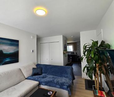 **RABAIS 50% SUR LE PREMIER MOIS ** Appartement 4 1/2 rénové à loue... - Photo 1