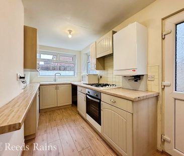 3 bedroom semi-detached house to rent - Photo 6