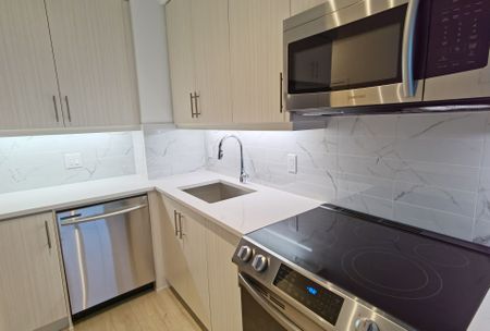 For Lease - 75 Oneida Crescent Unit# 1510, Richmond Hill, Ontario - Photo 4