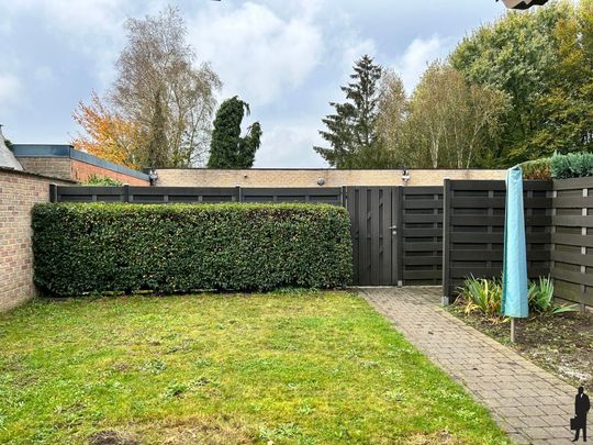 Gelijkvloers app met volledig aangelegde tuin en garagebox - Foto 1