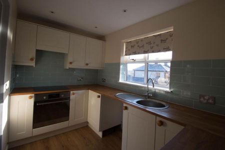 2 bedroom maisonette to rent - Photo 4