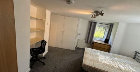 Beechwood Grove, Burley, LEEDS, LS4 2LT - Photo 3