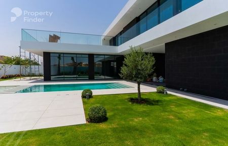 Spacious Family Villa in Prime Dubai - Photo 4