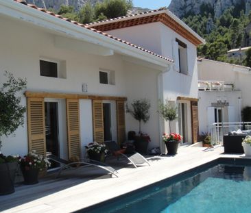 Villa Location Meublée 226m² Marseille 13008 - Photo 1