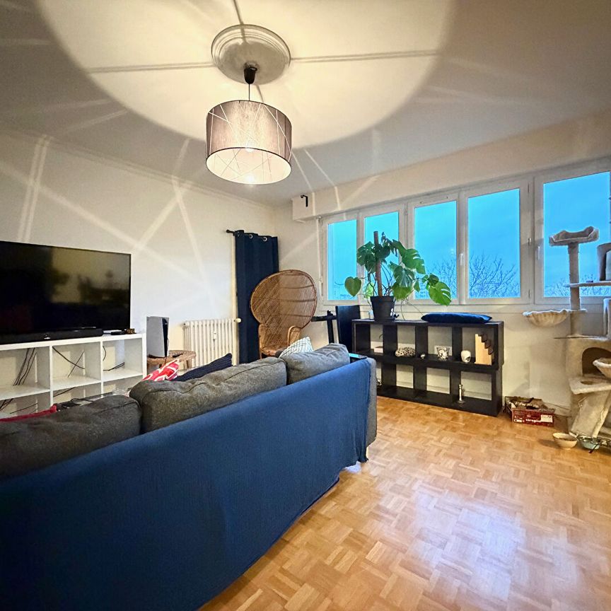 T4 MEUBLÉ ASCENSEUR - RUE DE CHAMPAGNE - 77.10 m² - Photo 1