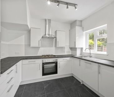 4 bedroom parking to rent - Photo 1