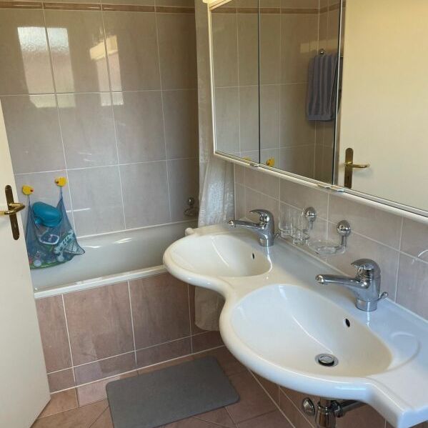 Beautiful apartment close to the lake and all shops! - Photo 1