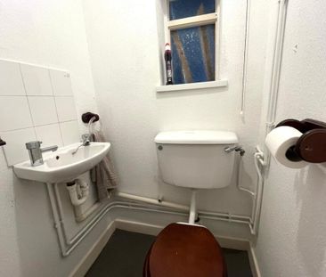 Ninian Park Road - Photo 4