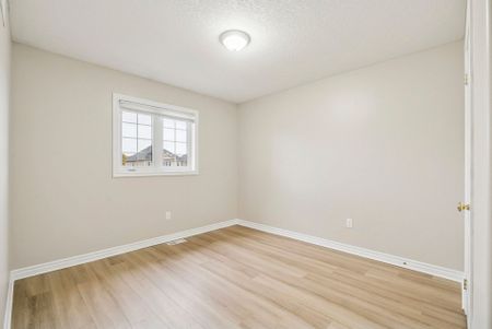 For Lease - 62 Quigley Street, Essa, Ontario - Photo 4