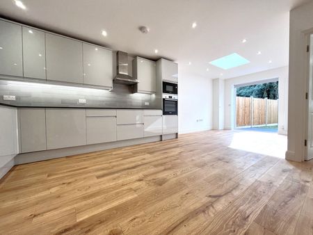 2 bed PRIVATE GARDEN, Windmill Road, London, W5 4DL - Photo 5