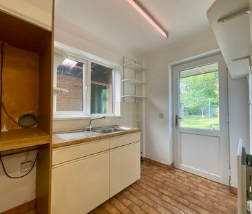 3 bedroom Semi-Detached House to let - Photo 3