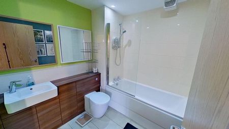 3 bedroom flat to rent - Photo 3