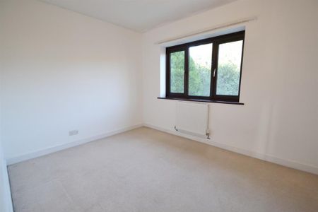 4 bedroom detached house to rent - Photo 4