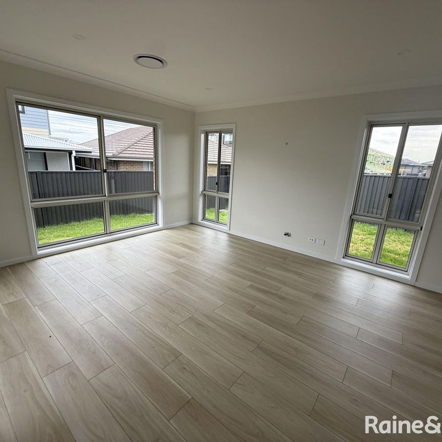 Modern & Spacious Family Home in the Heart of Austral - Photo 1