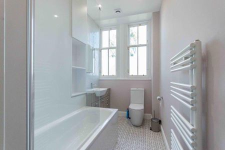 3 bedroom flat to rent - Photo 3