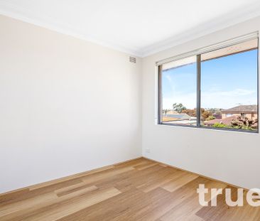 FRESHLY RENOVATED TOP FLOOR APARTMENT IN PRIME LOCATION - Photo 2