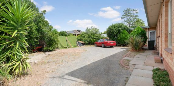 Large one bedroom home in wanted locale - Photo 2