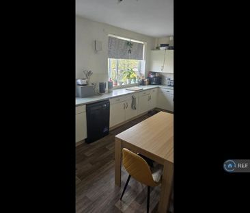 3 bedroom semi-detached house to rent - Photo 5