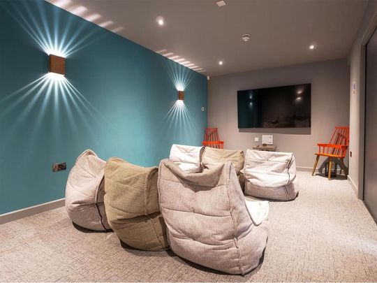 1 bedroom in a flat share to rent - Photo 1