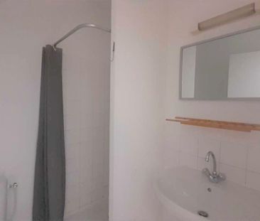 NIMES CENTRE/LYCEE DHUODA - RUE HENRI IV - STUDIO 21.32 M2 AU 1ER E... - Photo 2