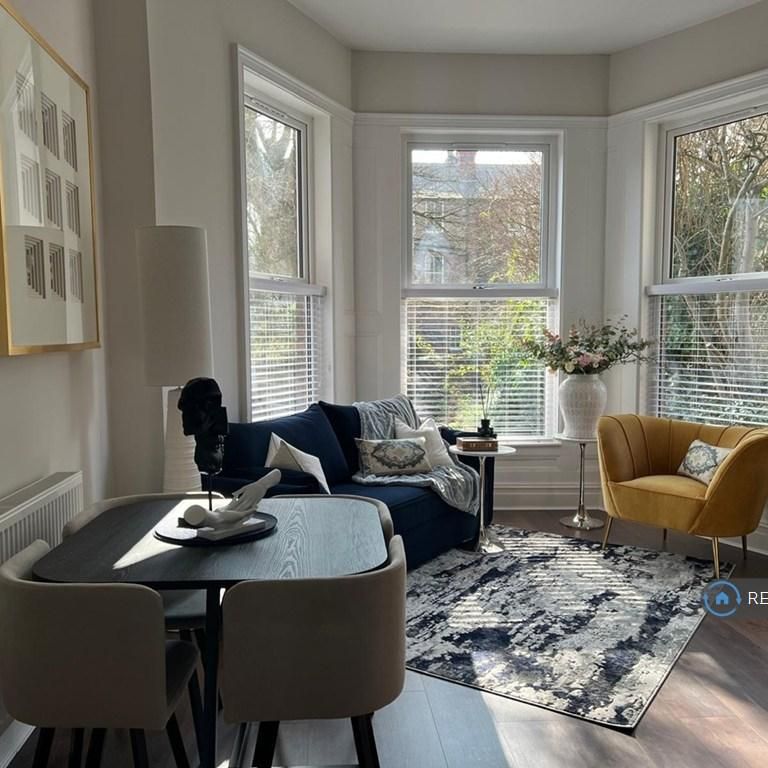 2 bedroom flat to rent - Photo 1