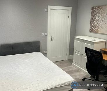 5 bedroom semi-detached house to rent - Photo 2