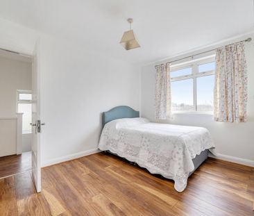 3 bedroom end of terrace house to rent - Photo 3