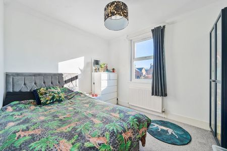 3 bedroom semi-detached house to rent - Photo 5