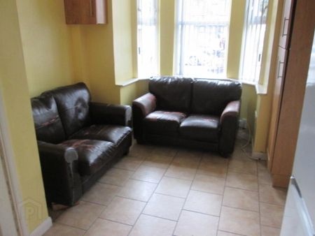 Great 3 Bedroom Apartment, 76A Rugby Avenue, Queens University Quarter, Belfast, BT7 1RG - Photo 2