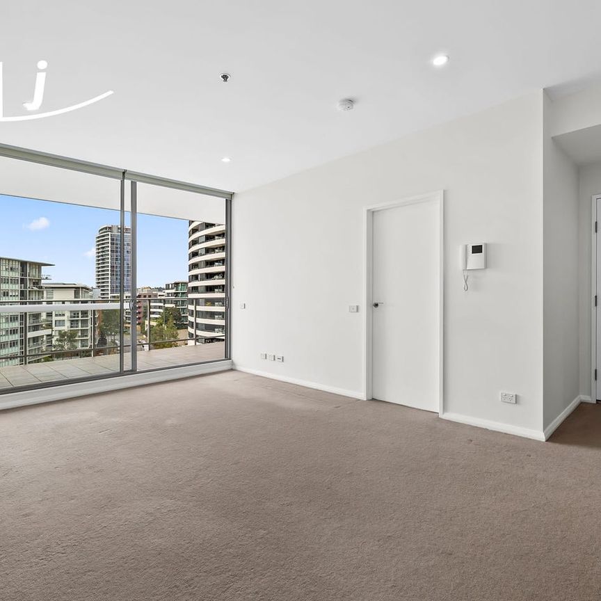 A spacious 1 bedroom with North Aspect and water views from all rooms - Photo 1