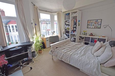 4 bedroom terraced house to rent - Photo 2