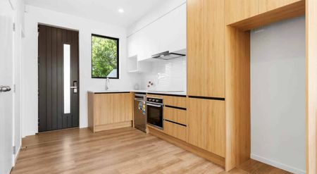 2 Bedrooms, NEW Townhouse - Photo 3