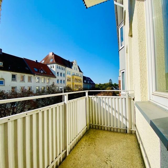 Charmante 3-Zimmer-Altbauwohnung mit Balkon u. Stellpl. // Eichhofstr. 18, Kiel - Photo 1