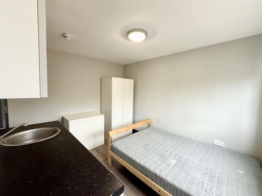 House share to rent - Photo 1