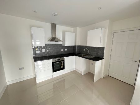 Modern 2-Bedroom, 2-Bathroom Student Apartment in Portswood, Southampton - Photo 5