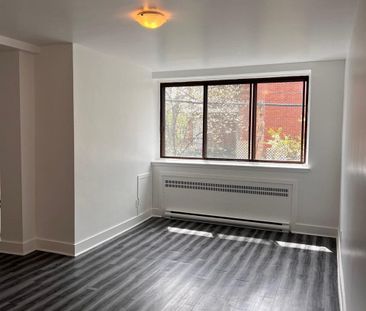 Montréal – Côte-des-Neiges – Place Lucy – Beautiful Studio for rent - Photo 1