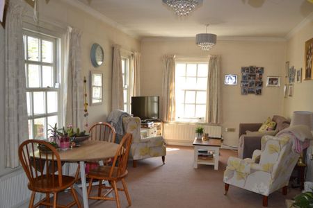 2 bedroom flat to rent - Photo 2