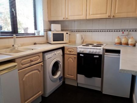 1 bedroom semi-detached house to rent - Photo 5