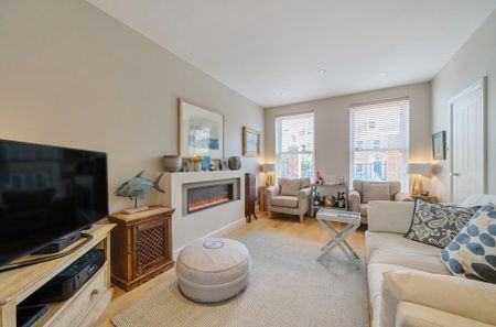 Tamerton Square, Woking, Surrey, GU22 - Photo 2