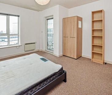 3 bedroom flat to rent - Photo 6