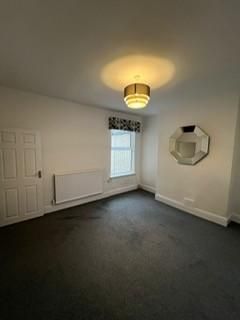3 bedroom end of terrace house to rent - Photo 3
