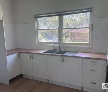 Rural home in the heart of town - Photo 6