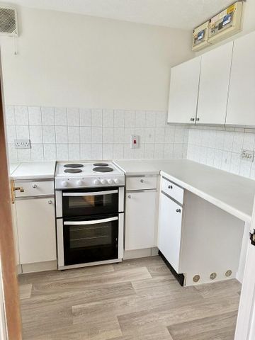 2 bedroom semi-detached house to rent - Photo 4