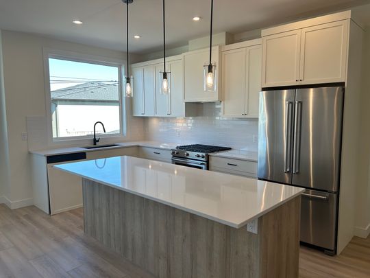 $3, 395, 886 Patterson Ave, Kelowna South - Photo 1
