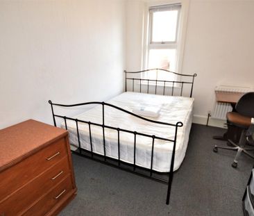 5 bedroom detached house to rent - Photo 2