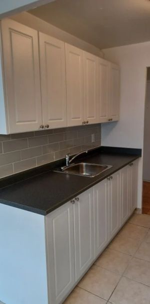 Parkway Manor - Photo 1